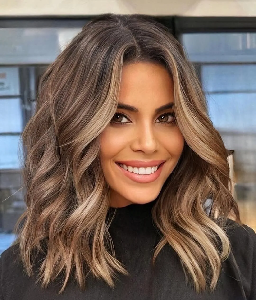 عمل تصميم شعر في KAiMAK Hair Studio
