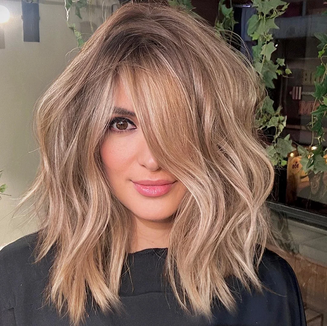 عمل تصميم شعر في KAiMAK Hair Studio