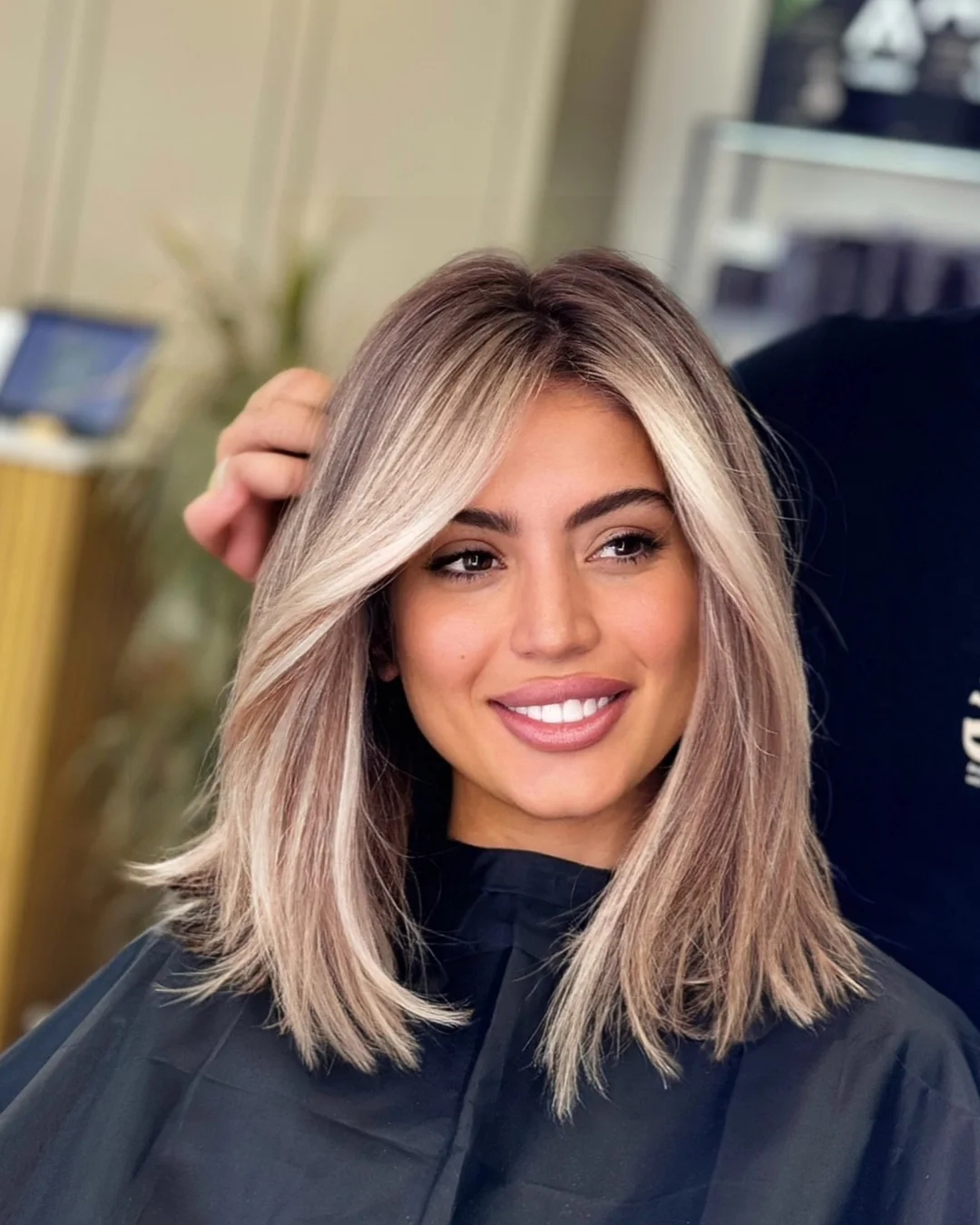 عمل تصميم شعر في KAiMAK Hair Studio