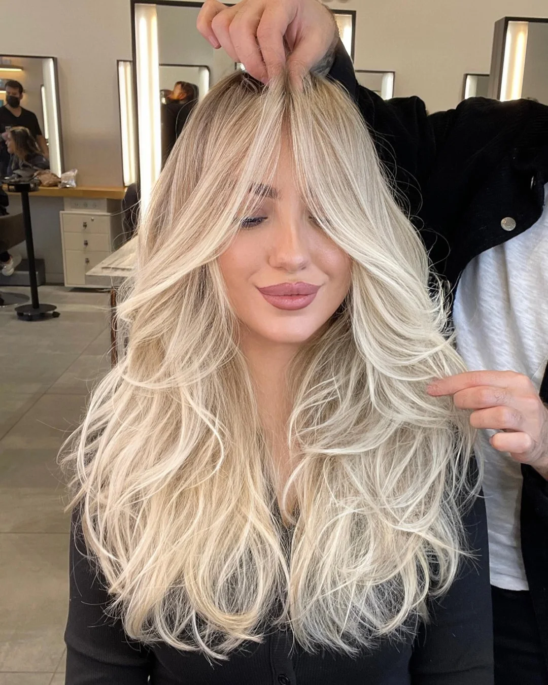 عمل تصميم شعر في KAiMAK Hair Studio